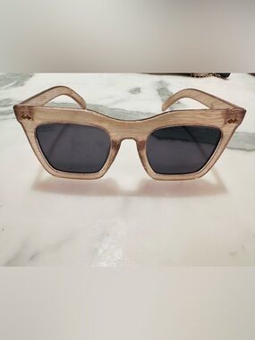 I- Sea Sunglasses Modern Cat-eye frame